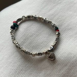 Brighton, Bracelet